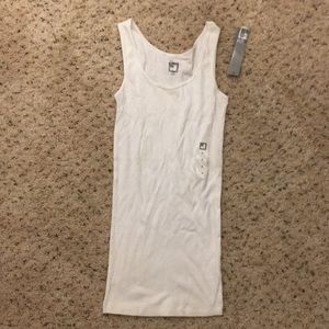 White plain tank tee